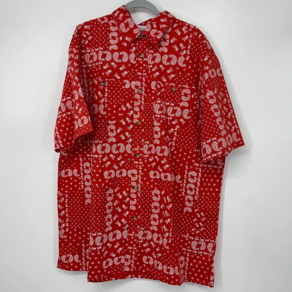KING SIZE RED AND WHITE PAISLEY DESIGN SHORT SLEEVE BUTTON DOWN SIZE XL TALL